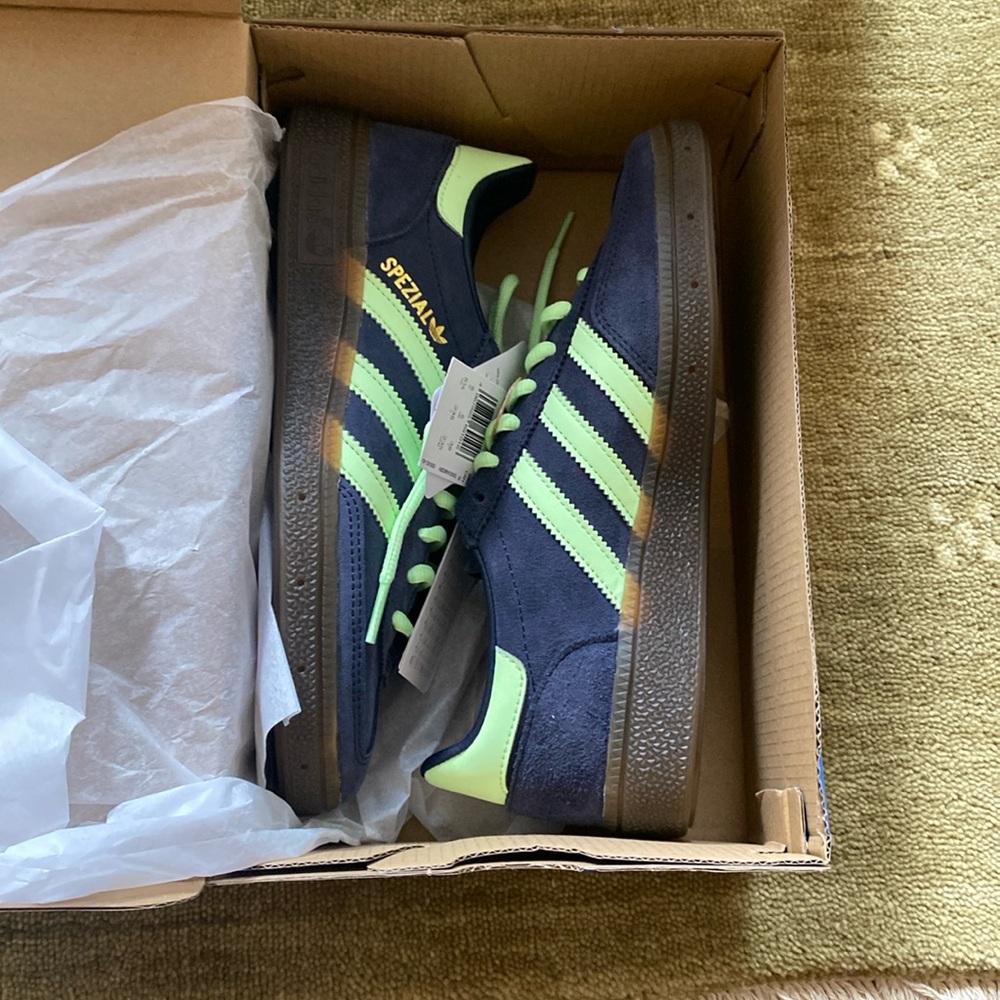 NWT Adidas spezial